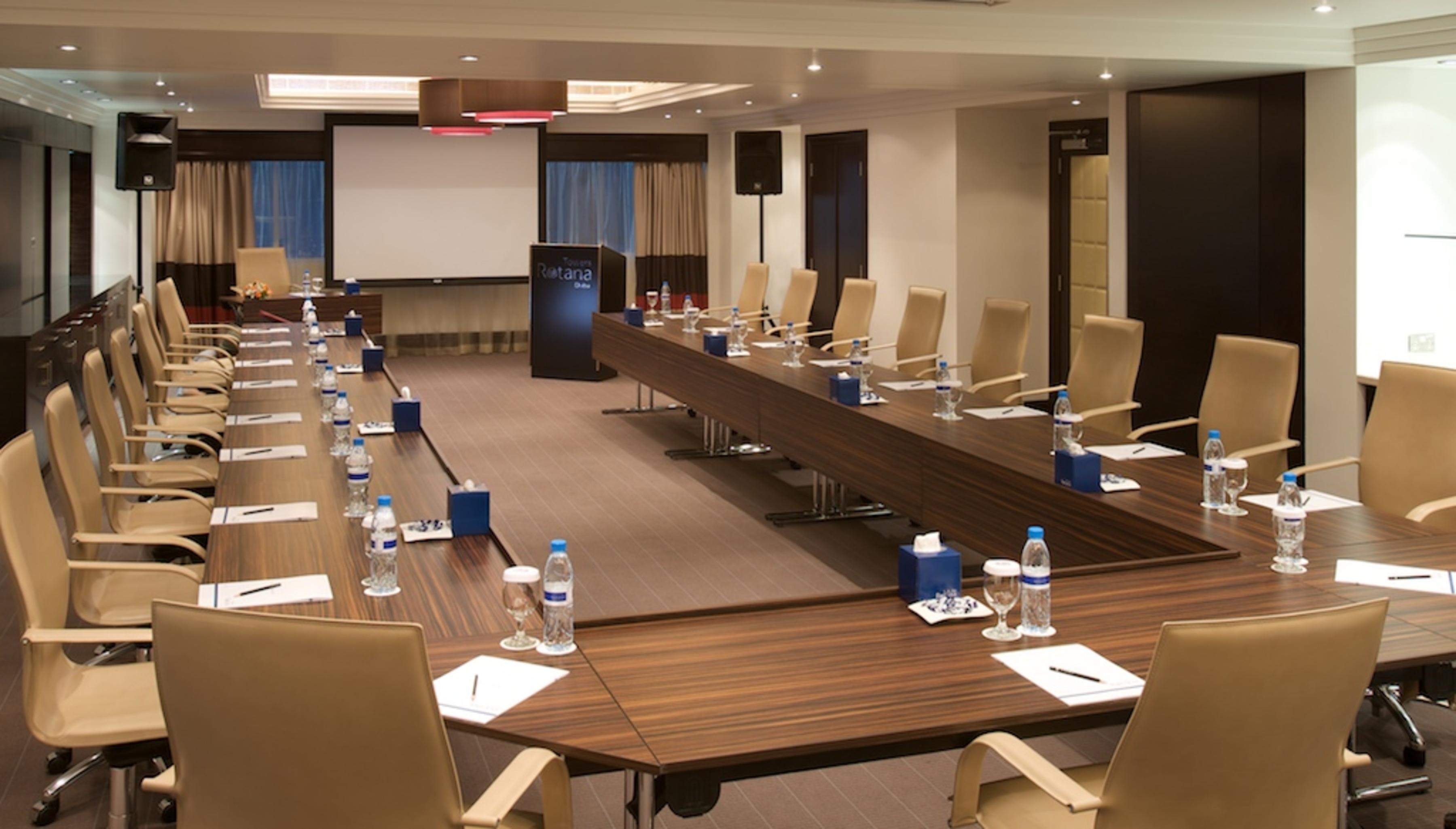 Towers rotana. Towers Rotana Hotel 4 Дубай. Конференц зал в Дубае. Dubai International Hotel Conference Hall. Аренда конференц-зала в отеле Дубай.